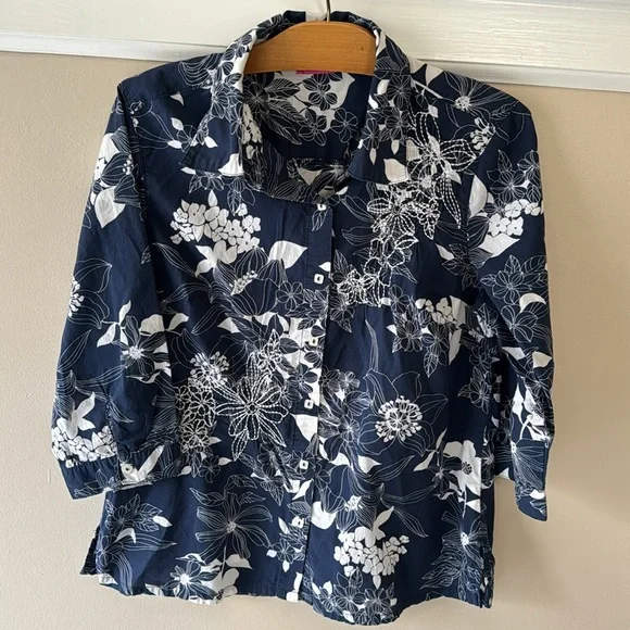 White pants & blue & white embroidered blouse - Picture 8 of 14